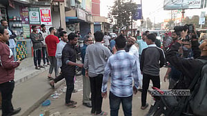 শাকসু: তোপের মুখে বিএনপিপন্থি শিক্ষক, ‘দালাল-দালাল’ স্লোগান