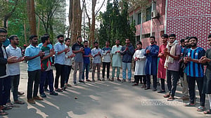শাকসু নির্বাচনের দাবিতে ফের বিক্ষোভ, শিক্ষার্থীদের হুঁশিয়ারি