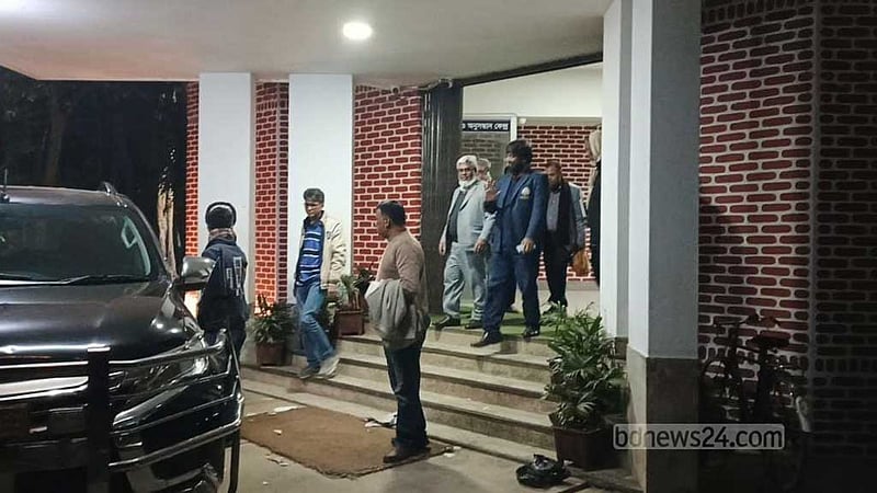 শাকসু নির্বাচনের দাবিতে অনড় শিক্ষার্থীরা, চেম্বার আদালতে যাবে প্রশাসন