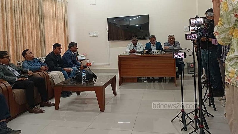 শাকসু নির্বাচন কমিশন থেকে বিএনপিপন্থি আট শিক্ষকের পদত্যাগ