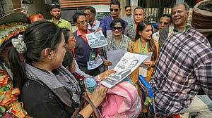 মাঠে গড়াল ভোটের লড়াই