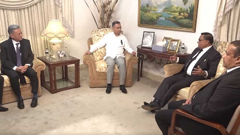 খালেদার মৃত্যু: তারেকের হাতে শোকবার্তা পৌঁছে দিলেন শ্রীলঙ্কার পররাষ্ট্রমন্ত্রী