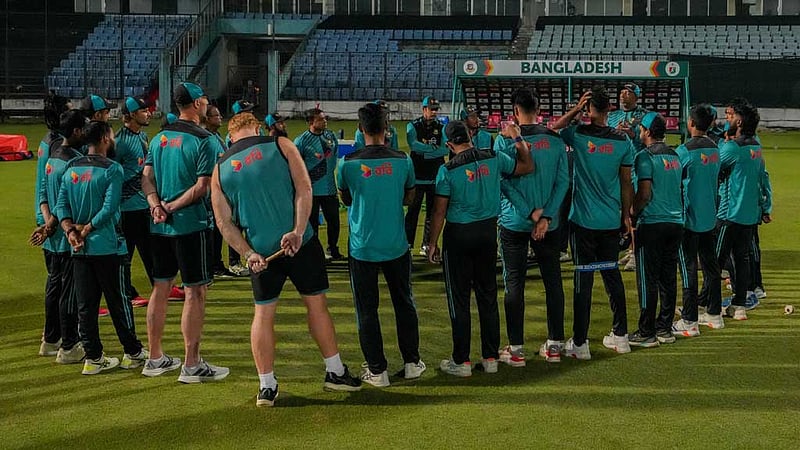 ক্রীড়া উপদেষ্টার সঙ্গে বৈঠকে ‘রহস্য’ বোঝার অপেক্ষায় ক্রিকেটাররা