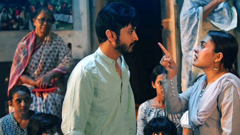 আশ্রম রক্ষার লড়াইয়ে ইয়াশ-তটিনীর ‘হিমি'