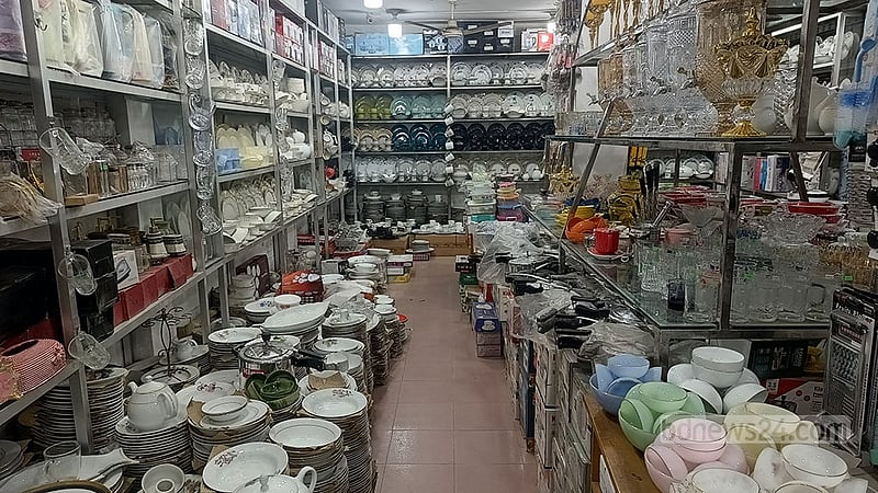 টঙ্গীর চেরাগ আলী মার্কেটে সিরামিকের রাজ্যে