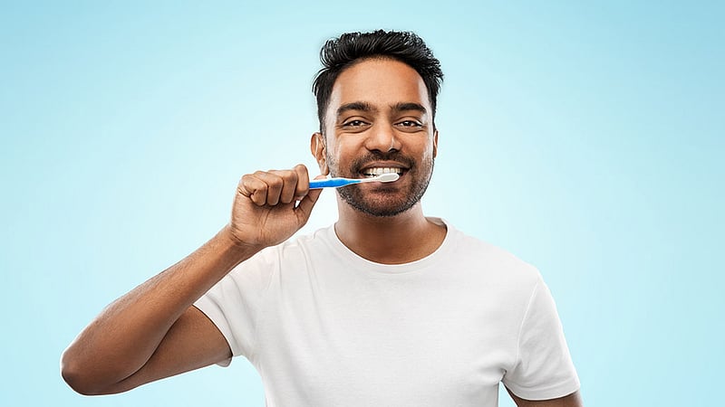 দাঁত ব্রাশ করার জন্য কোন আকারের টুথব্রাশ ভালো?
