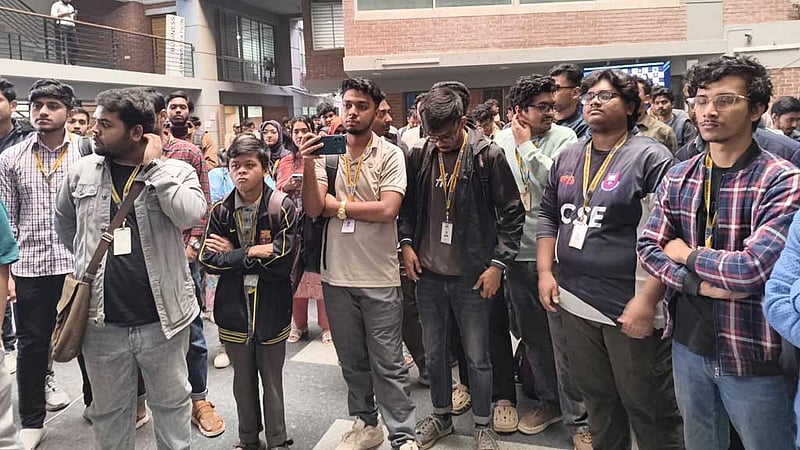 অনির্দিষ্টকালের জন্য বন্ধ ইউএপিতে বিক্ষোভ চলছে, এবার ভিসির পদত্যাগ দাবি