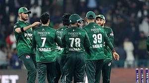 অস্ট্রেলিয়াকে হারিয়ে পাকিস্তানের ৭ বছরের অপেক্ষার অবসান