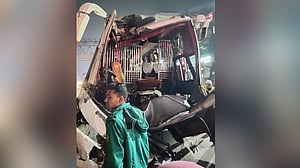 উত্তরায় ফুটব্রিজের খুঁটিতে দূরপাল্লার বাসের ধাক্কা, চালক নিহত