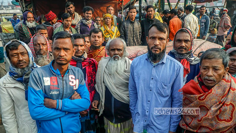 হেমায়েতপুরে ‘শ্রমের হাটে’ বেচাকেনা