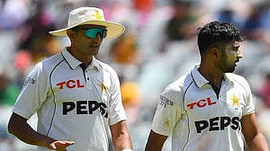 হারের হতাশার মাঝে শাস্তি পেলেন খুররাম-আব্বাস