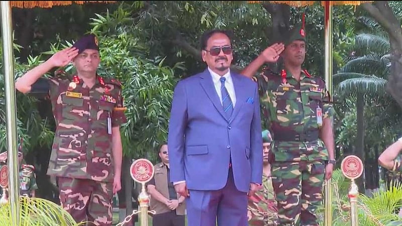 প্রথমবার বঙ্গভবনে অফিস করলেন ভারপ্রাপ্ত রাষ্ট্রপতি হাফিজ উদ্দিন