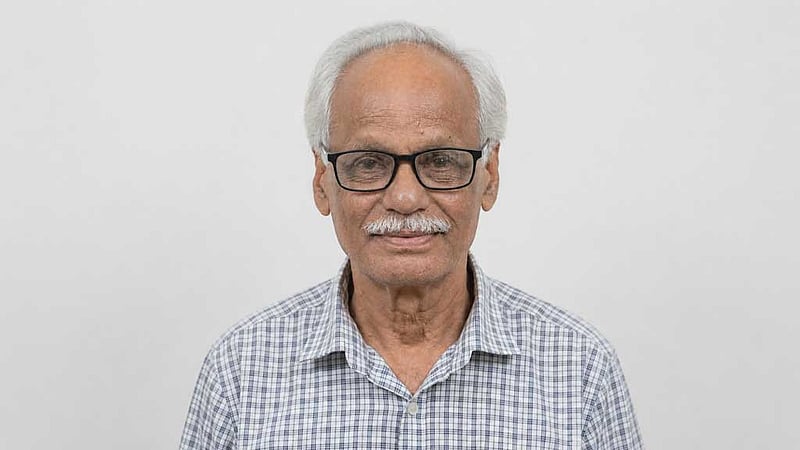 প্রতিভায় বহুমুখী, অঙ্গীকারে অবিচল