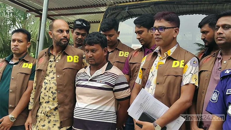 বাগেরহাটে পিকআপসহ চোরাই ১১ গরু উদ্ধার, গ্রেপ্তার ৩