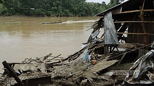 বান্দরবানে পানি নামছে, কাদাভরা ঘর এখন দুর্ভোগ