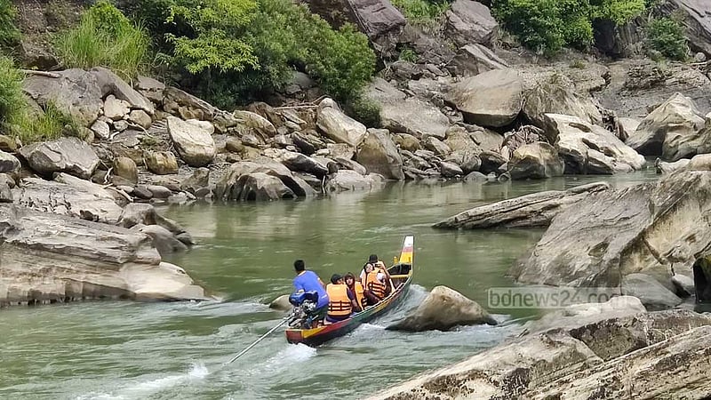 বান্দরবানে সাঙ্গু নদীতে নৌকাডুবি, পর্যটক নিখোঁজ