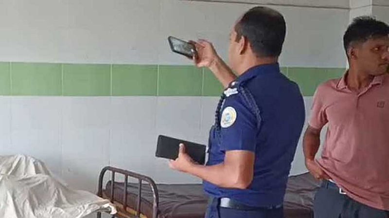 বরগুনায় চার্জে থাকা অটোরিকশায় বিদ্যুৎস্পৃষ্ট হয়ে দম্পতির মৃত্যু