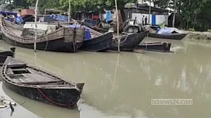 বলেশ্বর নদীতে ৯ যাত্রী নিয়ে বন বিভাগের ট্রলারডুবি, নিখোঁজ ১