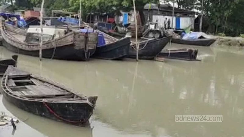 বলেশ্বর নদীতে ৯ যাত্রী নিয়ে বন বিভাগের ট্রলারডুবি, নিখোঁজ ১