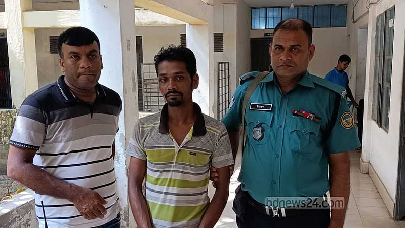 বরিশালে হত্যার হুমকি দিয়ে কিশোরীকে তুলে নিয়ে ‘দলবেঁধে ধর্ষণ’, গ্রেপ্তার ১