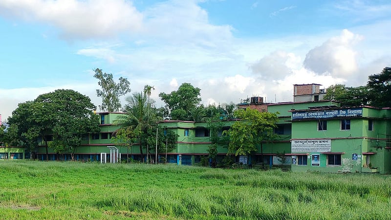 চট্টগ্রামে গোলবারের চাপায় প্রাণ গেল তরুণের