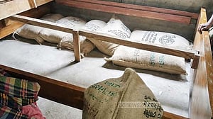 ভোলায় খাটের নিচে মিলল ৩৪ বস্তা সরকারি চাল