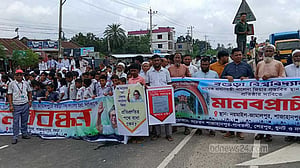 বগুড়া বিশ্ববিদ্যালয়ের ক্যাম্পাস শাজাহানপুরে চেয়ে মহাসড়ক অবরোধ