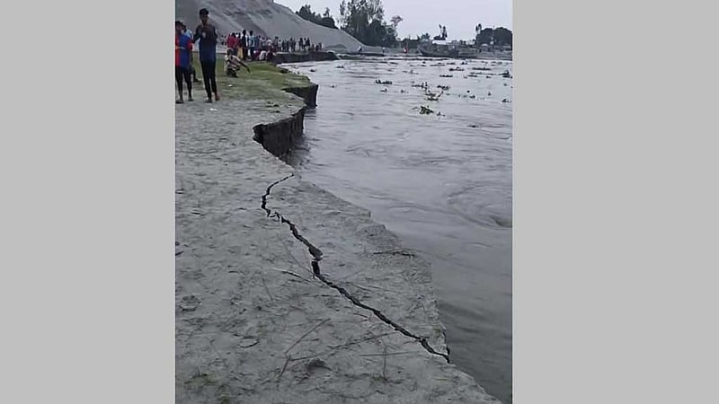 ধুনটে যমুনার তীব্র ভাঙন, ১২ দিনে বিলীন ২০০ মিটার এলাকা