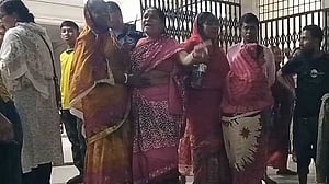 বরগুনায় হাসপাতাল থেকে গৃহবধূর লাশ উদ্ধার, স্বামীর বিরুদ্ধে হত্যার অভিযোগ