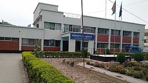 চাঁপাইনবাবগঞ্জে প্রবাসীর স্ত্রীর ঝুলন্ত মরদেহ উদ্ধার