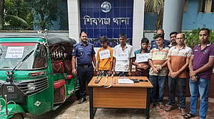 চাঁপাইনবাবগঞ্জে ডাকাতির প্রস্তুতির সময় গ্রেপ্তার ৩