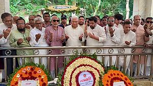 চট্টগ্রামে জিয়ার প্রথম সমাধিতে সমাজকল্যাণমন্ত্রীর শ্রদ্ধা