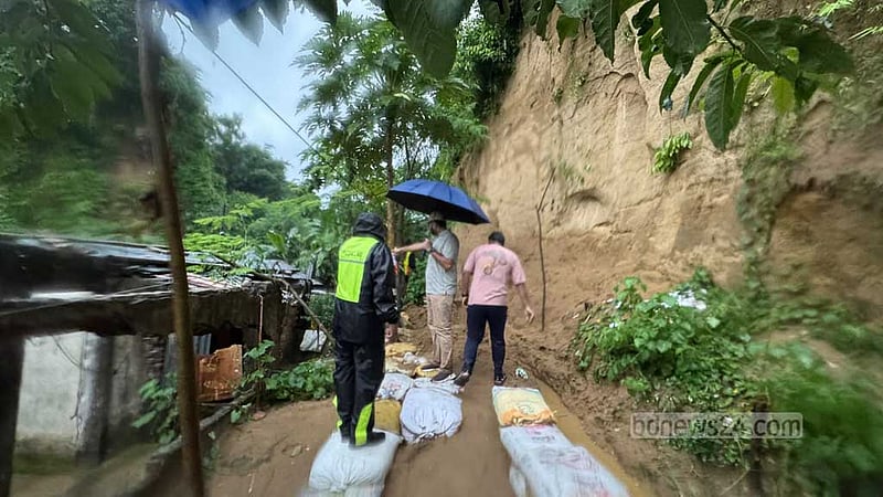 চট্টগ্রামের পাহাড়ে ঝুঁকিপূর্ণ বসতি: তালিকা ৩ বছর আগের, নেই অভিযানও