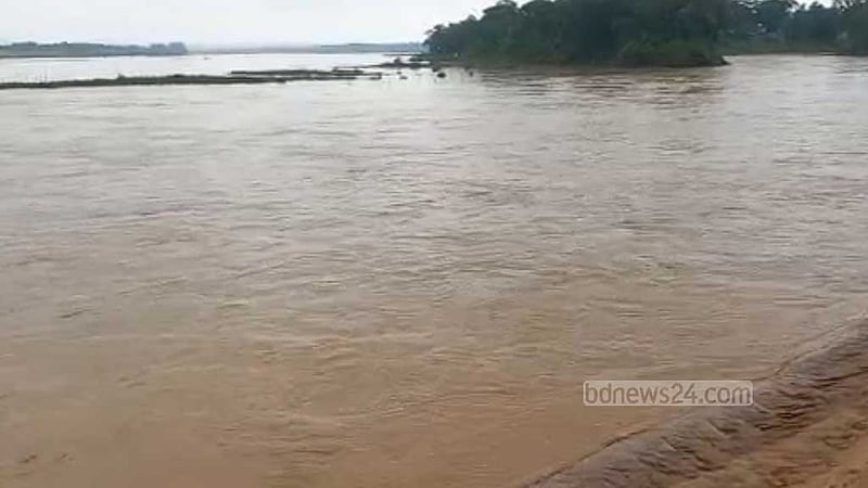 রাঙ্গুনিয়া নদীতে কাঠ সংগ্রহে নেমে ভেসে গেল যুবক