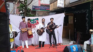 চেরাগী মাতালো ‘দেশের গান, দশের গান’