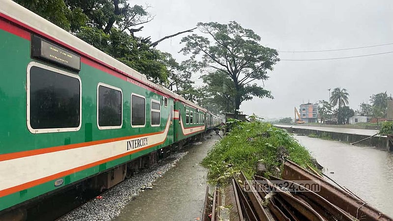 পাঁচ দিন পর চট্টগ্রাম-কক্সবাজার ট্রেন চলাচল শুরু