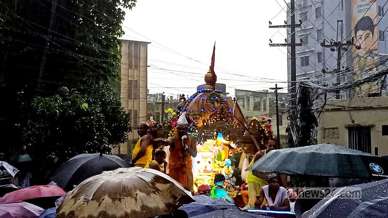 বৃষ্টি ভেজা ‘পুণ্যযাত্রা’