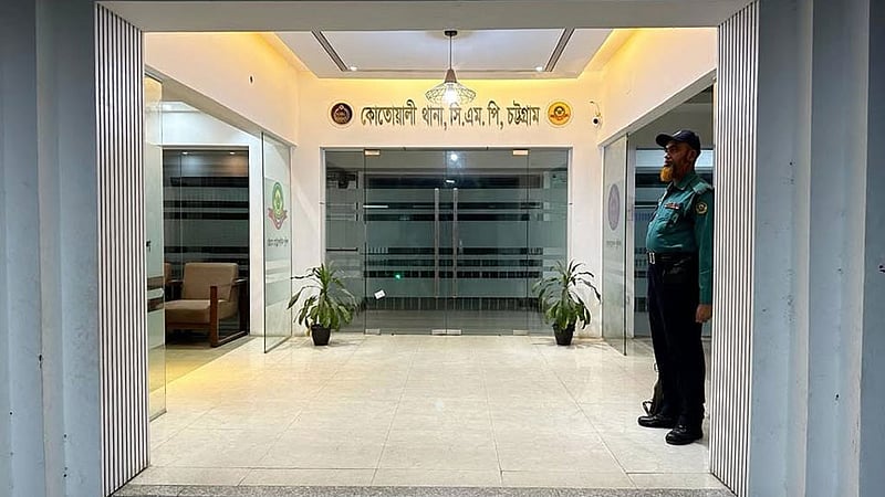 নানা বাড়িতে বেড়াতে গিয়ে ছুরিকাঘাতে শিশু আহত