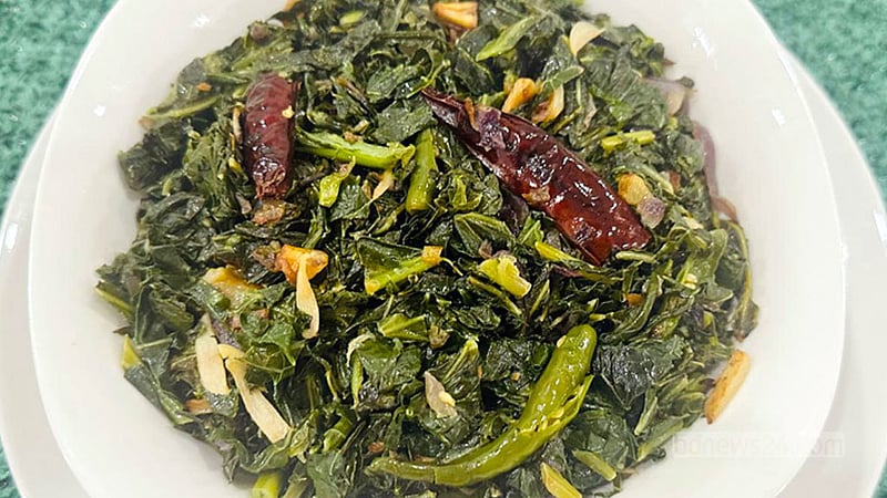দেশীয় স্বাদে কলার্ড গ্রিনস ভাজি