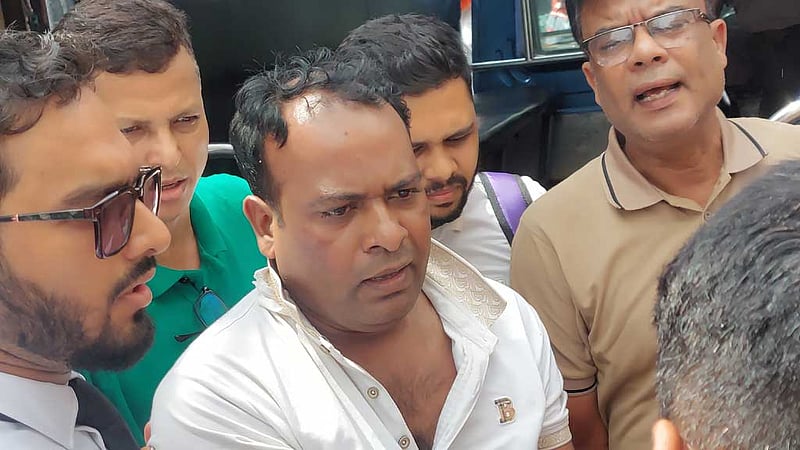 আদালত থেকে বের হতেই ধরল ডিবি, জামিনের তথ্য পেয়ে মুক্তি
