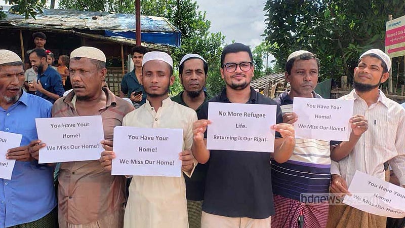 উখিয়ায় রোহিঙ্গা শিবিরে যুক্তরাষ্ট্রের বিশেষ দূত, নিজ দেশে ফিরতে রোহিঙ্গাদের বিক্ষোভ