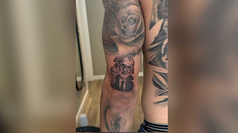কথা রাখলেন কুকুরেইয়া, শরীরে আঁকালেন কোচের ট্যাটু