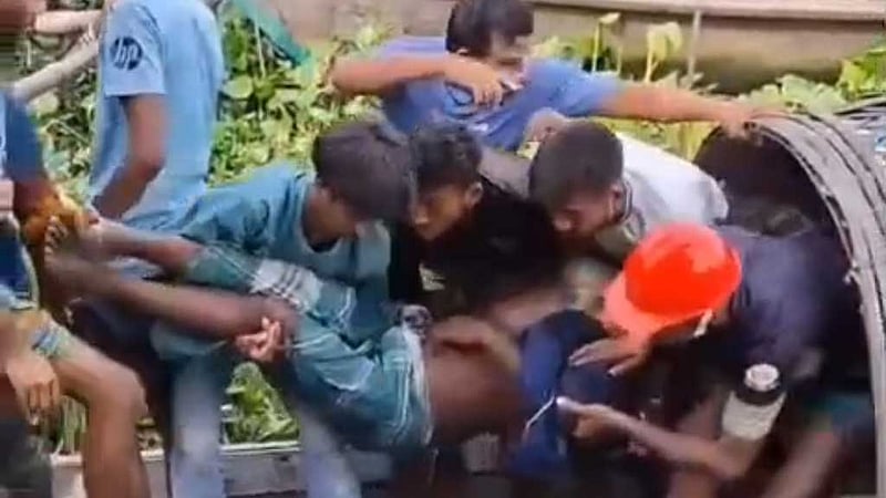 কুমিল্লায় চর দখল নিয়ে ৩ গ্রামের সংঘর্ষে নারী নিহত, আহত ২০
