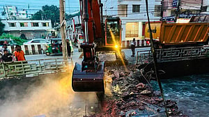 কুমিল্লায় জলাবদ্ধতার কারণ ‘কান্দিখাল’, পানি নিষ্কাশনে ভাঙা হল কালভার্ট ও স্টিল ব্রিজ