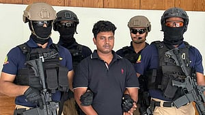 কাস্টমসের সার্ভার জালিয়াতি করে মদ ও সিগারেট খালাসের চেষ্টা, গ্রেপ্তার ১