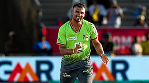 শেষ ওভারে ডাবল হ্যাটট্রিকে নাটকীয় জয়ের নায়ক শানাকা