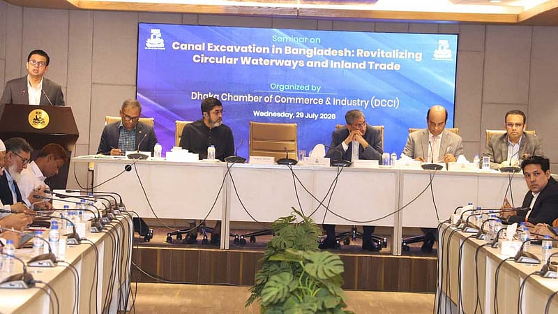 নদীপথ কার্যকারিতা হারানোয় ‘ব্যয়বহুল’ হচ্ছে পণ্য পরিবহন: ডিসিসিআই