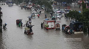 ঢাকায় ২৭ ঘণ্টায় ১১০ মিলিমিটার বৃষ্টি, তীব্রতা কমবে মঙ্গলবার থেকে