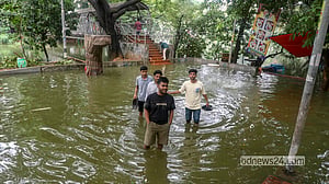 ধানমন্ডি লেক থইথই