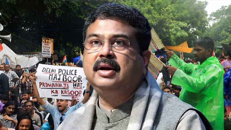 প্রশ্নফাঁস: আন্দোলনকারীদের দাবি মেনে ভারতের শিক্ষামন্ত্রীর পদত্যাগ